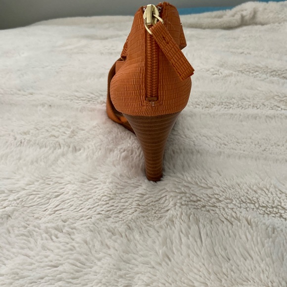 Nine West orange wedge sandals - Picture 2 of 2